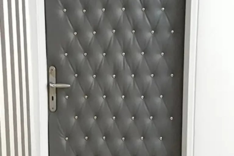 عازل صوت باب خشب القطيف 1