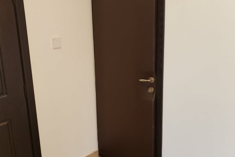 عازل صوت باب الشقه الشرقية