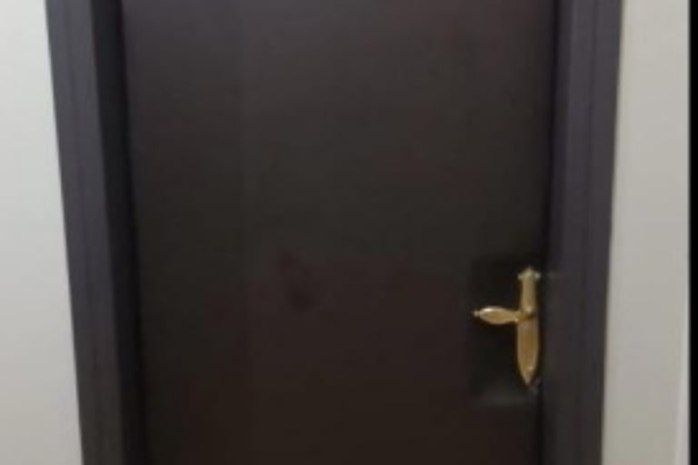 عازل صوت من الباب تاروت