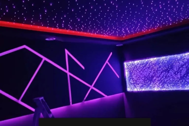 سقف روز واسقف غيوم 0559854881 لوحات مضيئة لوحات بلاك لايت ديكورات مضية3