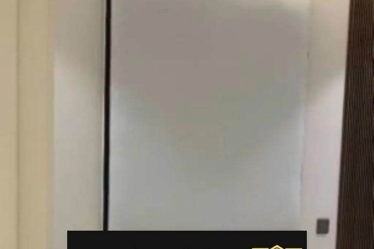 عازل باب خشب الشرقية