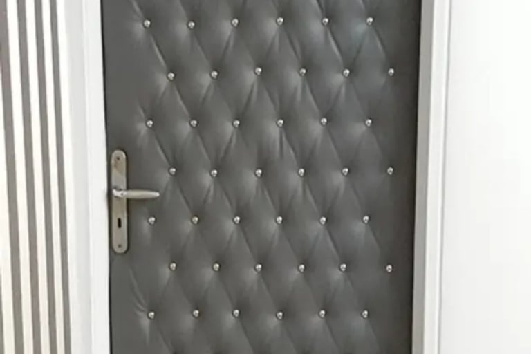 عازل صوت باب خشب القطيف