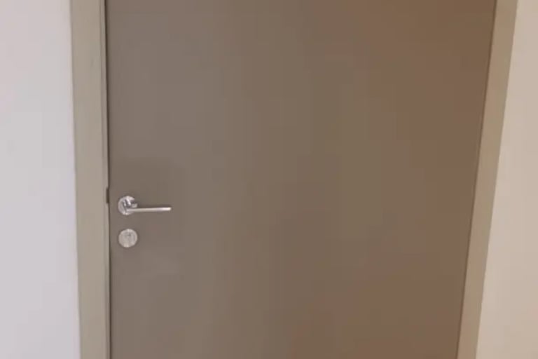 عازل باب من الصوت الشرقية