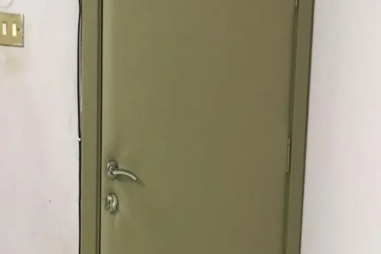 اليائف زجاجيه عازله لصوت الباب في الدمام