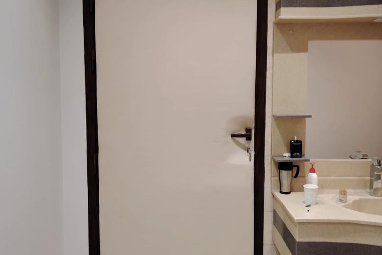 تقليل الصوت عبر الباب