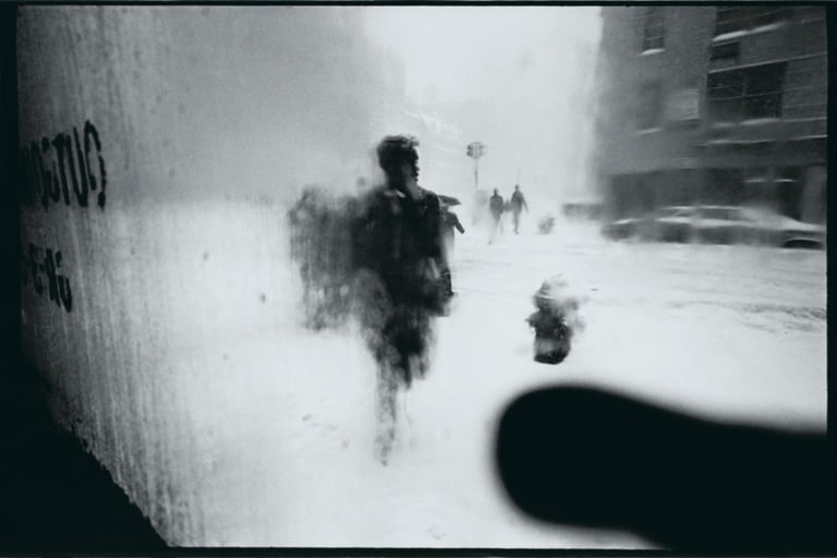 Saul Leiter 'Snow' (1960) © Saul Leiter Foundation, courtesy Howard Greenberg Gallery