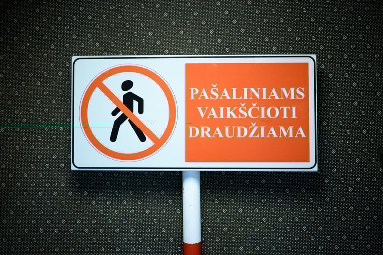 Pašaliniams vaikščioti draudžiama