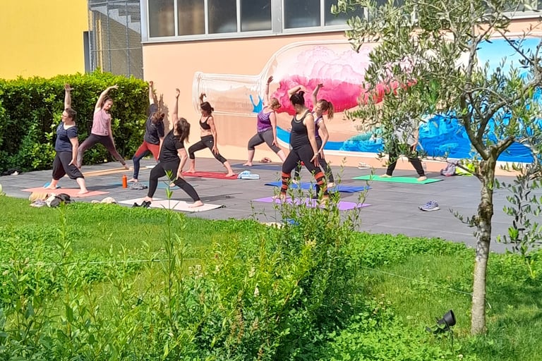 Evento di yoga in giardino e brunch a Bellinzona