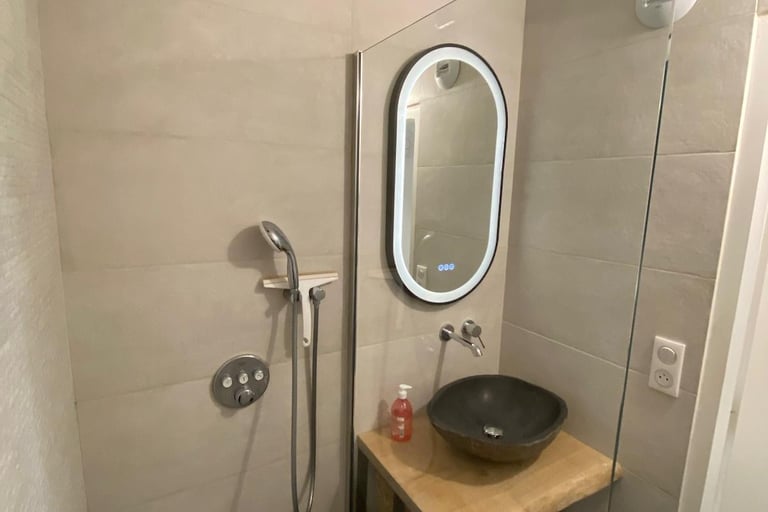 Lavabo et douche à l’italienne