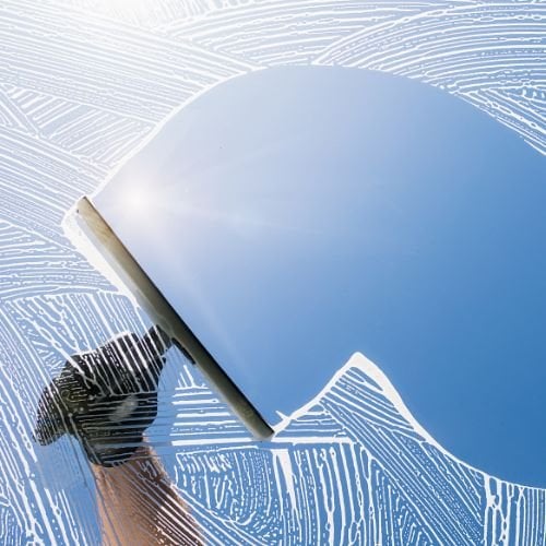 Fassaden-, Dach-, Fenster-, PV- und Pflastersteinreinigung von Easy-Sauber – gründlich, professionel