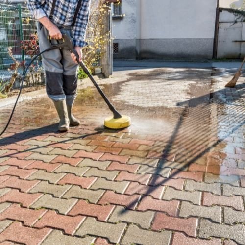 Fassaden-, Dach-, Fenster-, PV- und Pflastersteinreinigung von Easy-Sauber – gründlich, professionel