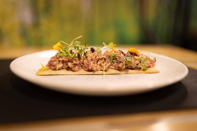 Tartar de salchichón con nuestro toque especial