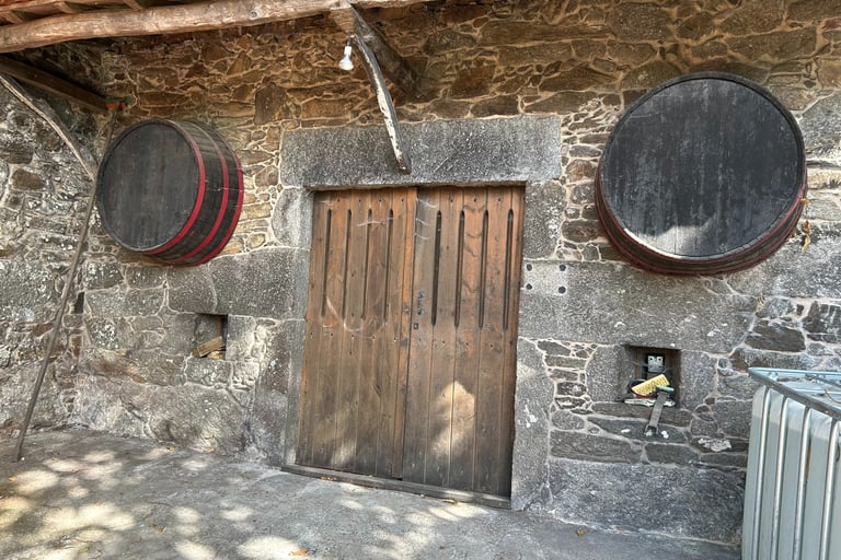 Entrada a la bodega de Adegas Dona Paca