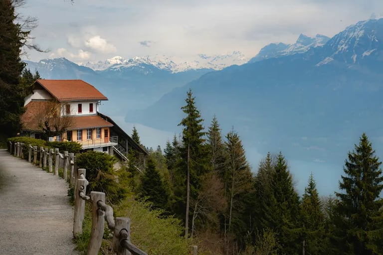 residence face à la montagne et a un lac