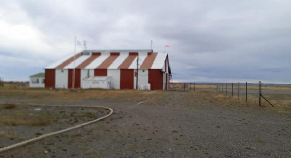 Imagen actual del hangar del Aeroclub Río Gallegos. El hangar fue construído en 1939