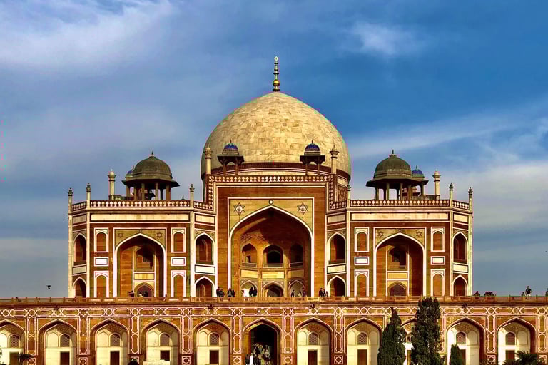 “Expert Delhi painters providing complete home painting, POP ceiling, and renovation solutions
