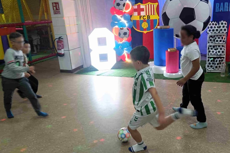Animación de fútbol infantil con juegos y freestyle en cumpleaños