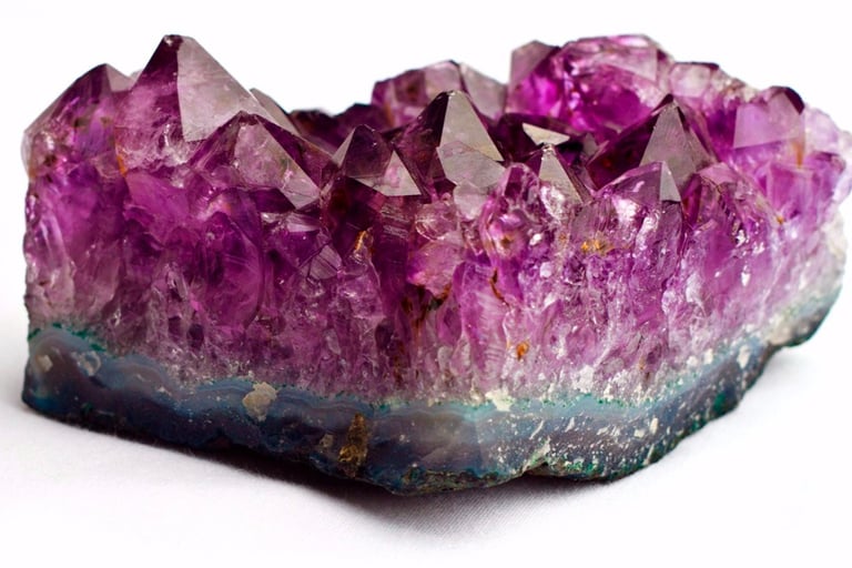 ¿Qué Chakra Activa la Amatista?