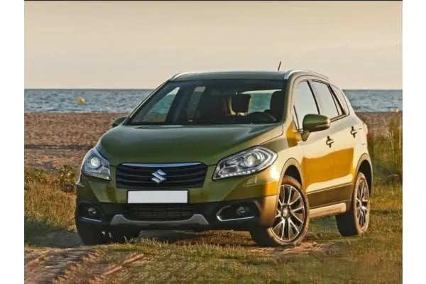 Coche verde marca suzuki modelo SX4