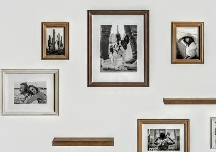 Set of wall picture frames