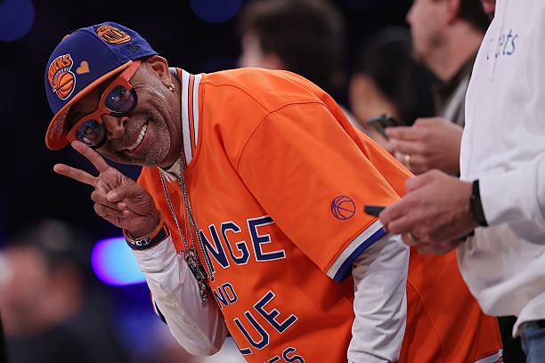 Spike Lee during the Knicks game 2 victory against the Philadelphia 76ers (May 6, 2026)