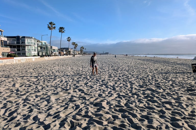 Tossing the ole disc around on Mission Beach after work