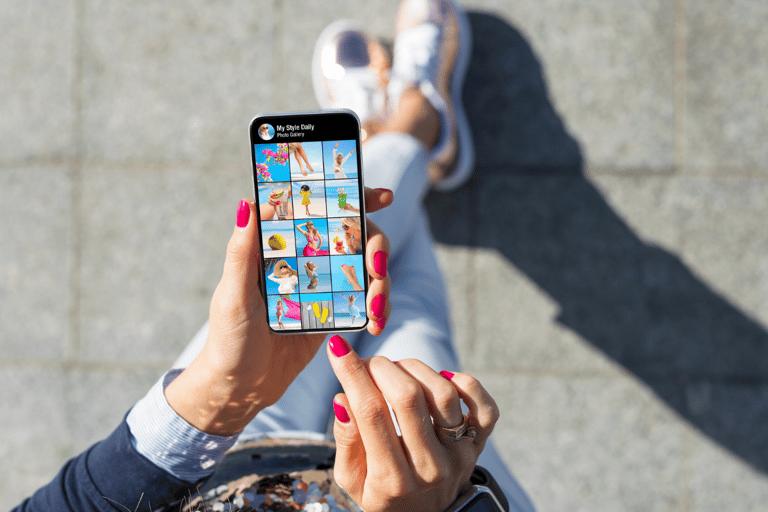 Targeted social media ad on a mobile by softologics