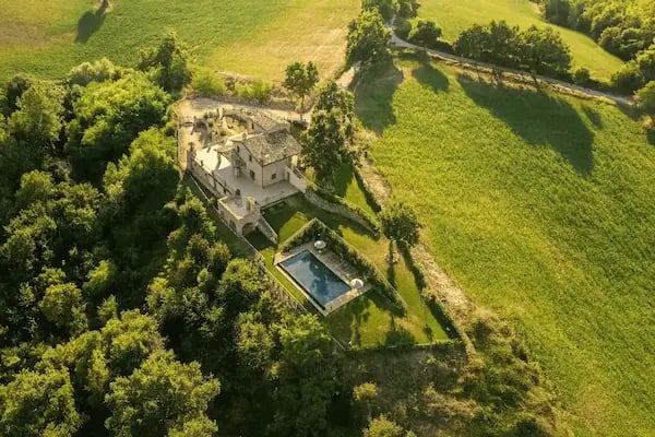 Villa esclusiva immersa nella campagna marchigiana