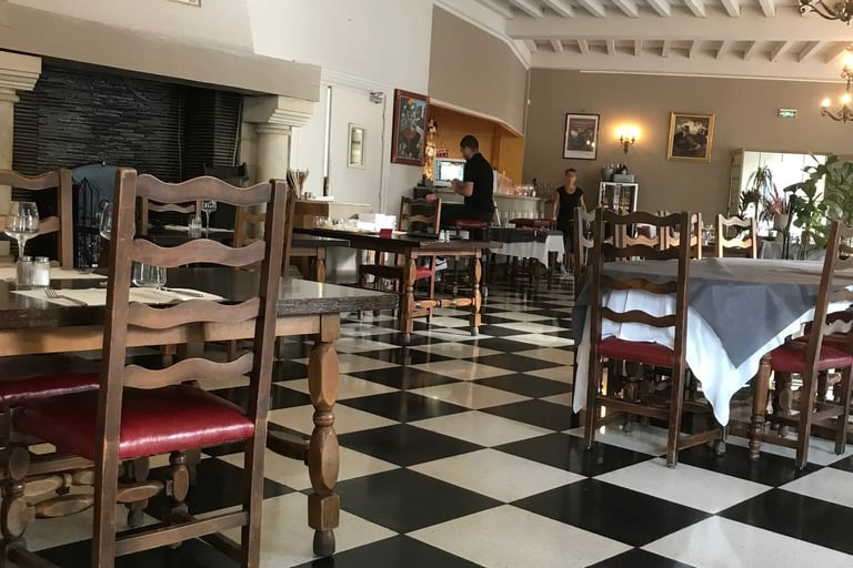 Interior décor of Hôtel Restaurant La Chaumière in Quillan