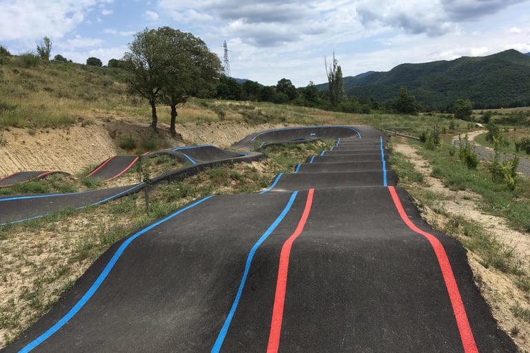Pump track au parc Saint-Bertrand à Quillan