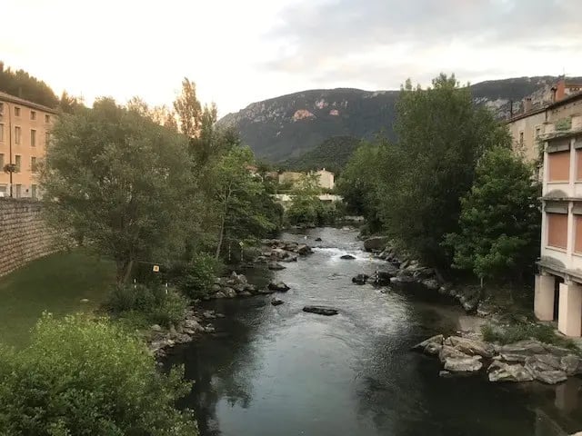 Bassin de slalom en eaux vives à Quillan sur la rivière Aude