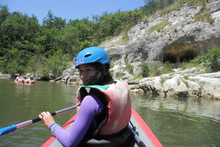 Canoë sur la rivière Aude à Quillan dans les Pyrénées