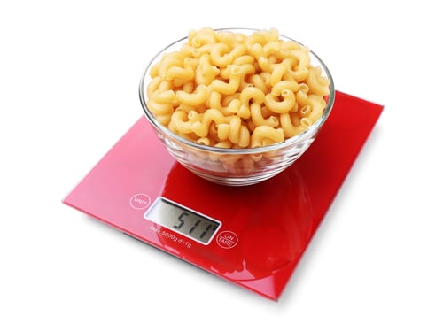 a food scale with a bowl of pasta