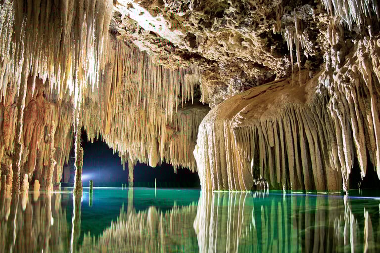 Caverna Cenote Rio Secreto, Playa del Carmem - México