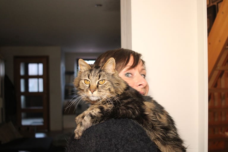 Claire Samain Eclaireuse avec Ginzu son chat