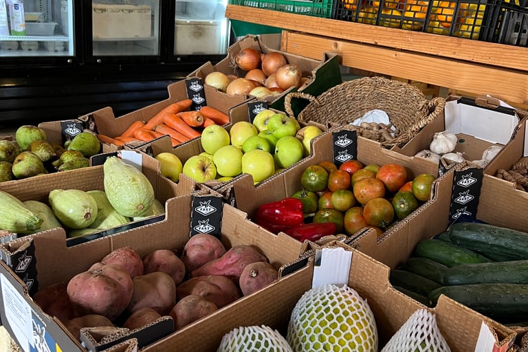 Bencomo Coliving supports local businesses, such as Casa Verde. The photo shows fruits and veggies.