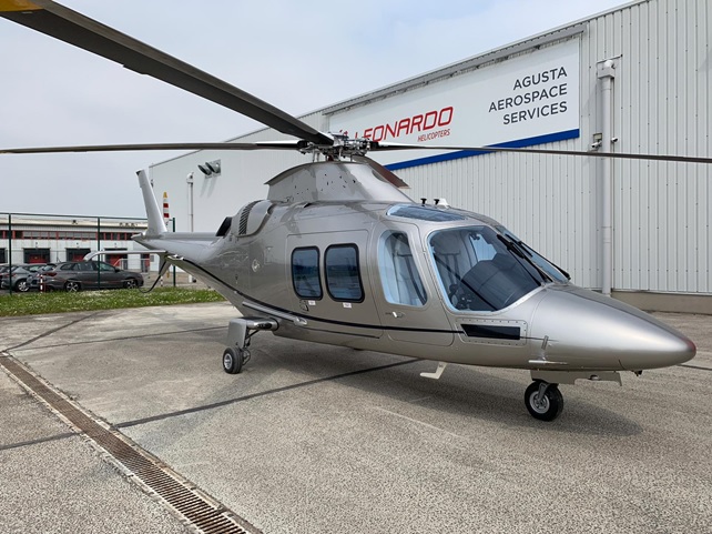 Agusta AW109 – легкий многоцелевой вертолет с налетом 3 000 часов, доступный для покупки