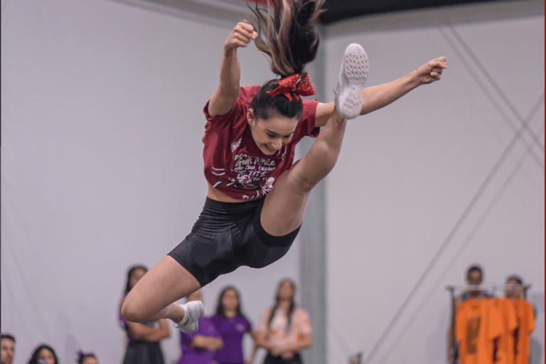 atleta performando um salto