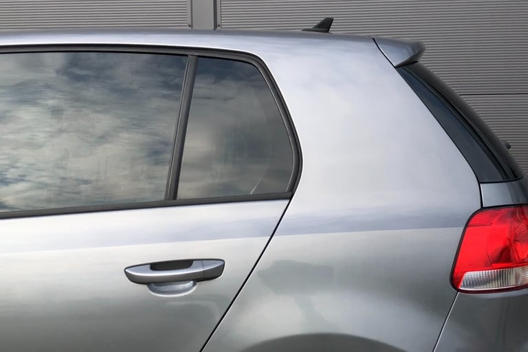 Šoninių ir galinių automobilių stiklų tamsinimas