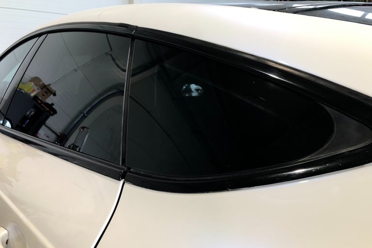 Automobilio stiklo tamsinimas