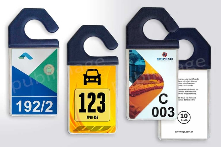 Crachás pré impressos para identificar veículos