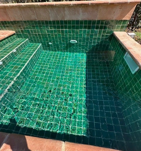 Terre cuite émaillée piscine