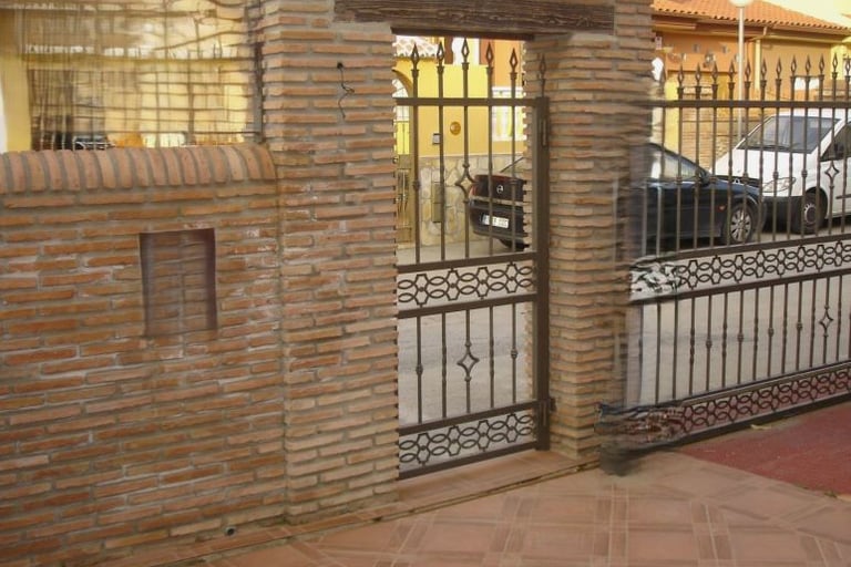 briquettes terre cuite mur-et-carreaux sol