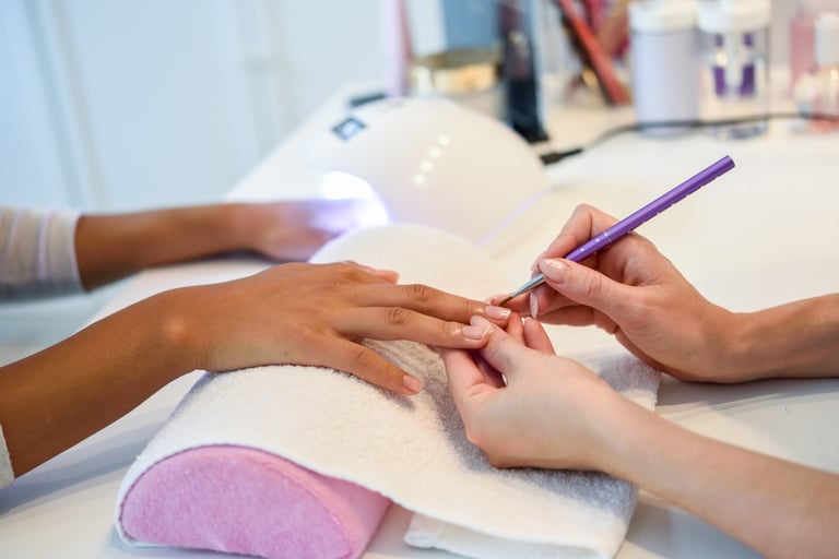 servicio-de-manicure-en-gel-en-queens-nails-studio