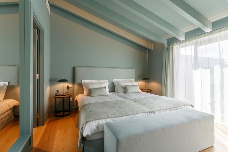 Pintura de interiores en hotel de Menorca-Casa Ládico