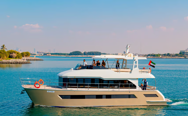 Dubai luxury yacht tours