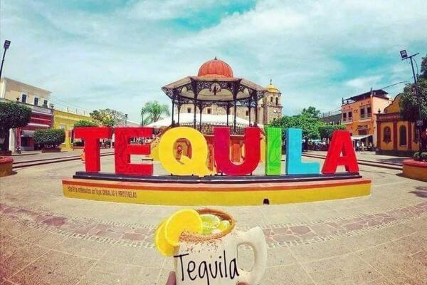 Plaza tequila jalisco - Tour Tequila Jalisco saliendo de Morelia