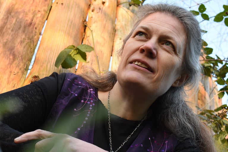 Helle Asmild - foredragsholder, musiker og rejsende