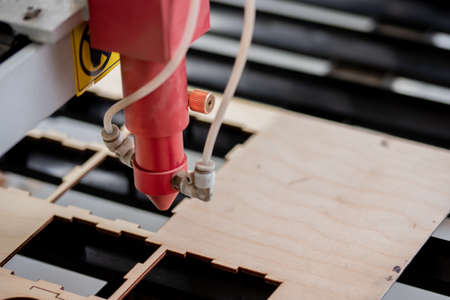 Laser cortando madera