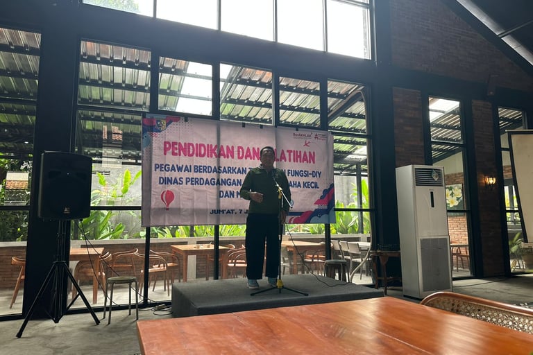Kunjungan di tempêta pembuatan kerajinan tembaga dan kuningan kotagede